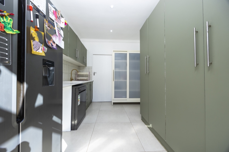 3 Bedroom Property for Sale in Kenridge Western Cape